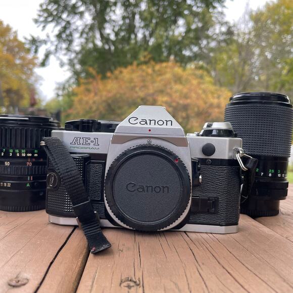 Canon AE1 Canon zoom lens 35-70mm Vivitar MC Macro Focusing Zoom F4.5-5.6 70-210 - Picture 11 of 16